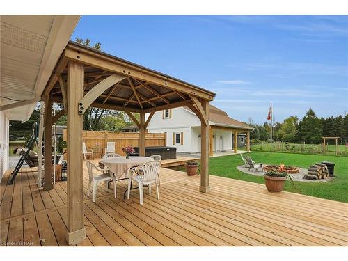 755 Pleasant Beach Road, Sherkston, ON - Outdoor With Deck Patio Veranda With Exterior