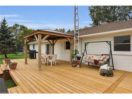 755 Pleasant Beach Road, Sherkston, ON - Outdoor With Deck Patio Veranda With Exterior