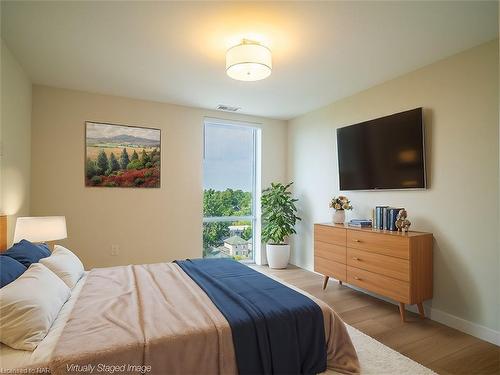 705-118 West Street, Port Colborne, ON - Indoor Photo Showing Bedroom