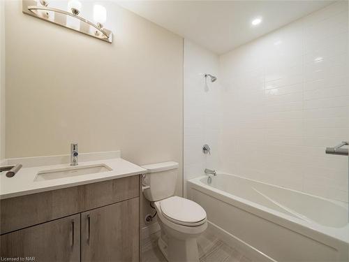 705-118 West Street, Port Colborne, ON - Indoor Photo Showing Bathroom