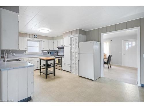 396 Helena Street, Fort Erie, ON - Indoor Photo Showing Kitchen With Double Sink