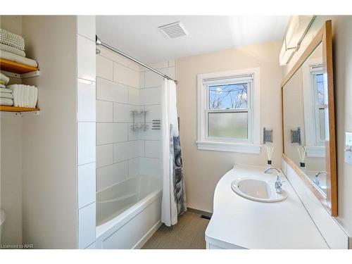 396 Helena Street, Fort Erie, ON - Indoor Photo Showing Bathroom