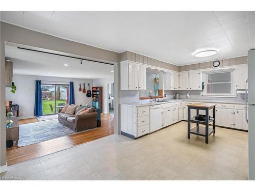 396 Helena Street, Fort Erie, ON - Indoor Photo Showing Kitchen