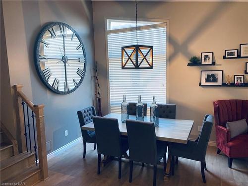 7467 Monastery Drive, Niagara Falls, ON - Indoor Photo Showing Dining Room