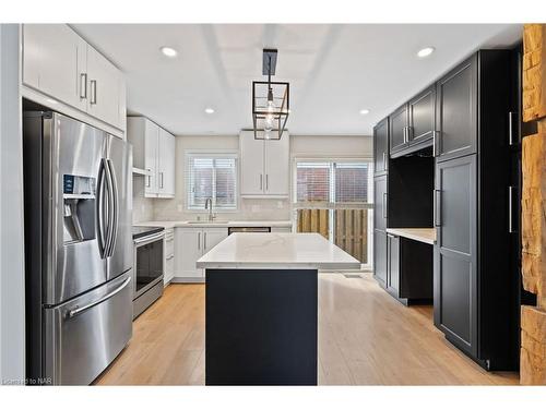 7467 Monastery Drive, Niagara Falls, ON - Indoor Photo Showing Kitchen With Stainless Steel Kitchen With Upgraded Kitchen