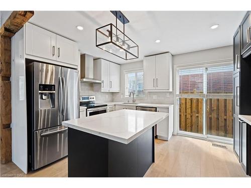 7467 Monastery Drive, Niagara Falls, ON - Indoor Photo Showing Kitchen With Stainless Steel Kitchen With Upgraded Kitchen