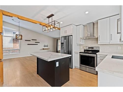 7467 Monastery Drive, Niagara Falls, ON - Indoor Photo Showing Kitchen With Stainless Steel Kitchen With Double Sink