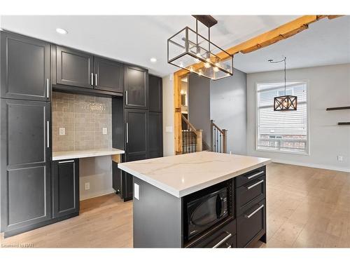 7467 Monastery Drive, Niagara Falls, ON - Indoor Photo Showing Kitchen