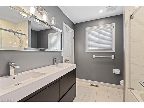 7467 Monastery Drive, Niagara Falls, ON - Indoor Photo Showing Bathroom