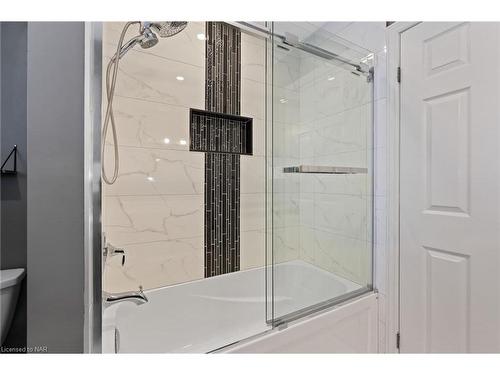 7467 Monastery Drive, Niagara Falls, ON - Indoor Photo Showing Bathroom