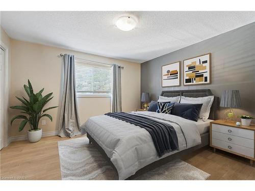 7467 Monastery Drive, Niagara Falls, ON - Indoor Photo Showing Bedroom