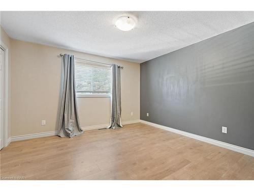 7467 Monastery Drive, Niagara Falls, ON - Indoor Photo Showing Other Room