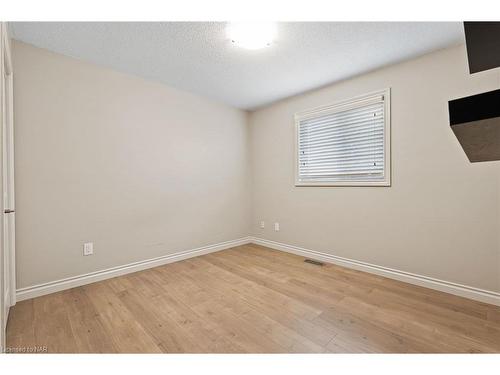 7467 Monastery Drive, Niagara Falls, ON - Indoor Photo Showing Other Room