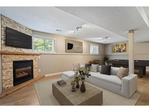 7467 Monastery Drive, Niagara Falls, ON - Indoor Photo Showing Living Room With Fireplace