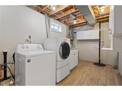 7467 Monastery Drive, Niagara Falls, ON - Indoor Photo Showing Laundry Room