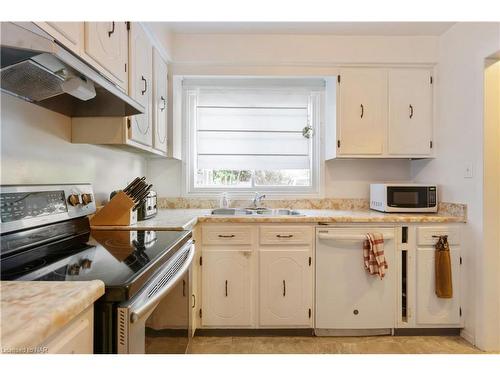 9-63 Empire Street, Welland, ON - Indoor Photo Showing Kitchen With Double Sink