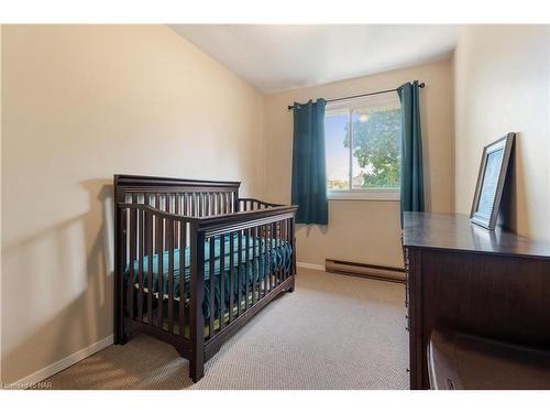 9-63 Empire Street, Welland, ON - Indoor Photo Showing Bedroom