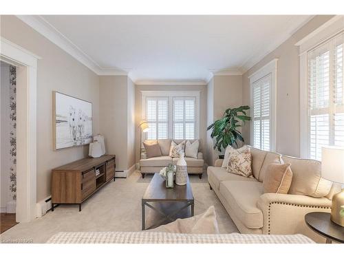 171 Alexandra Street, Port Colborne, ON - Indoor Photo Showing Living Room