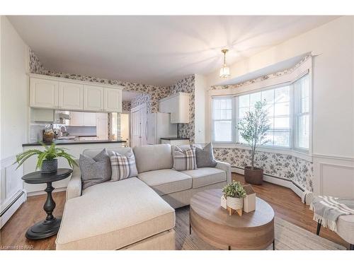 171 Alexandra Street, Port Colborne, ON - Indoor Photo Showing Living Room