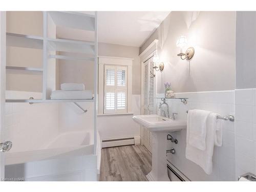 171 Alexandra Street, Port Colborne, ON - Indoor Photo Showing Bathroom