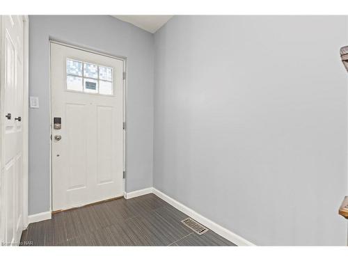 5209 Palmer Avenue, Niagara Falls, ON - Indoor Photo Showing Other Room