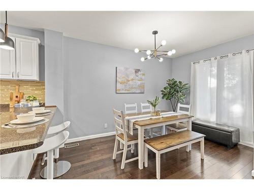 5209 Palmer Avenue, Niagara Falls, ON - Indoor Photo Showing Dining Room