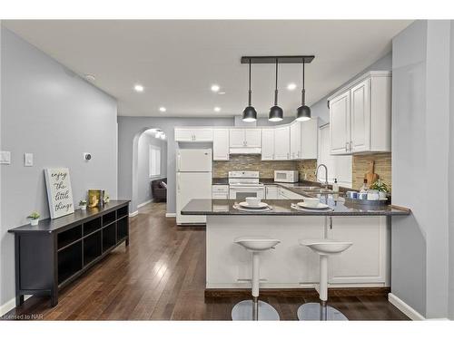 5209 Palmer Avenue, Niagara Falls, ON - Indoor Photo Showing Kitchen