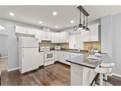 5209 Palmer Avenue, Niagara Falls, ON - Indoor Photo Showing Kitchen