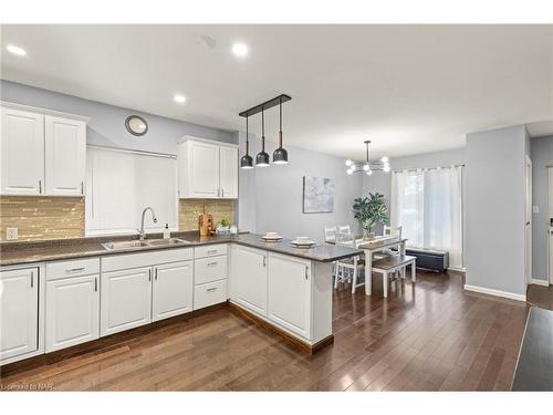 5209 Palmer Avenue, Niagara Falls, ON - Indoor Photo Showing Kitchen With Double Sink