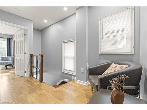 5209 Palmer Avenue, Niagara Falls, ON - Indoor Photo Showing Other Room