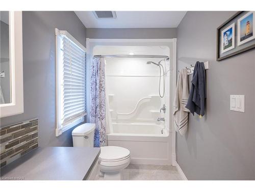 6187 Stamford Green Drive, Niagara Falls, ON - Indoor Photo Showing Bathroom