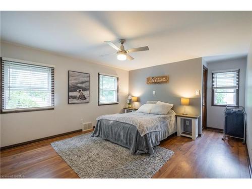 6187 Stamford Green Drive, Niagara Falls, ON - Indoor Photo Showing Bedroom