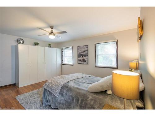 6187 Stamford Green Drive, Niagara Falls, ON - Indoor Photo Showing Bedroom