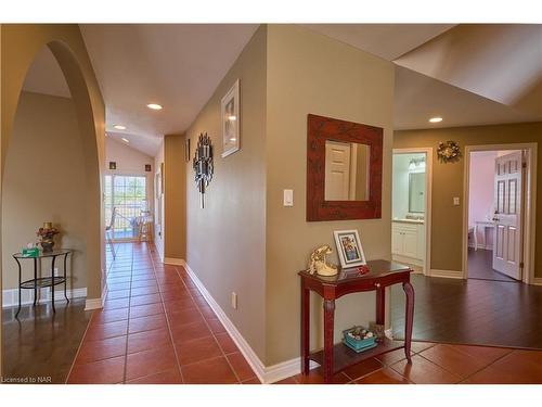 8207 Beaver Glen Drive, Niagara Falls, ON - Indoor Photo Showing Other Room