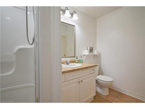 8207 Beaver Glen Drive, Niagara Falls, ON - Indoor Photo Showing Bathroom