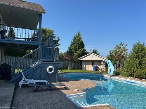 8207 Beaver Glen Drive, Niagara Falls, ON - Outdoor With In Ground Pool With Deck Patio Veranda