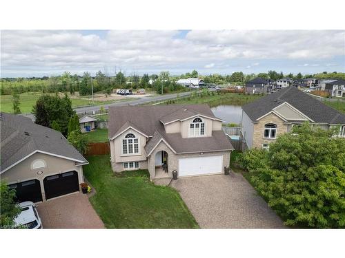 8207 Beaver Glen Drive, Niagara Falls, ON - Outdoor With Facade