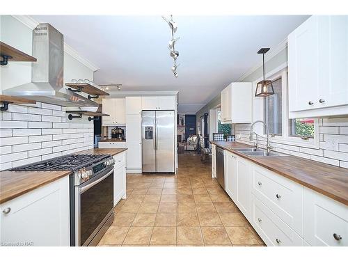 54025 Wellandport Road, Wainfleet, ON - Indoor Photo Showing Kitchen With Double Sink