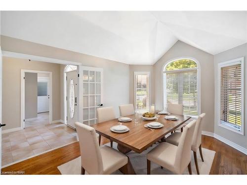 129 Dorchester Drive, Grimsby, ON - Indoor Photo Showing Dining Room