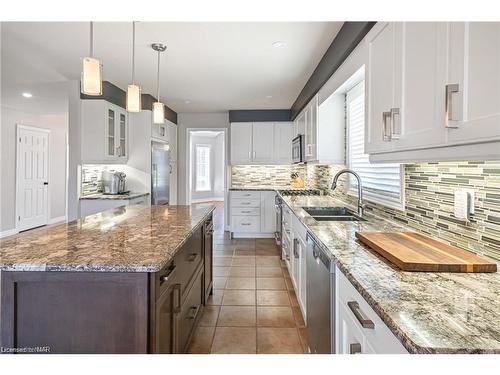 129 Dorchester Drive, Grimsby, ON - Indoor Photo Showing Kitchen With Double Sink With Upgraded Kitchen