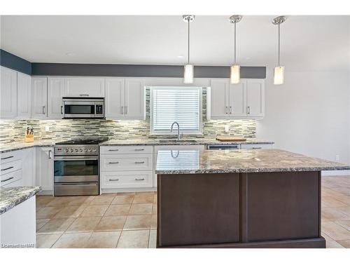 129 Dorchester Drive, Grimsby, ON - Indoor Photo Showing Kitchen With Upgraded Kitchen