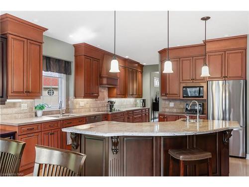 35 Diana Drive, Niagara-On-The-Lake, ON - Indoor Photo Showing Kitchen With Upgraded Kitchen