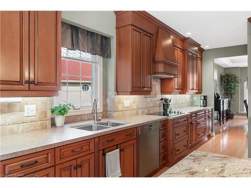 35 Diana Drive, Niagara-On-The-Lake, ON - Indoor Photo Showing Kitchen With Double Sink