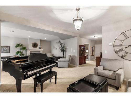 35 Diana Drive, Niagara-On-The-Lake, ON - Indoor Photo Showing Living Room