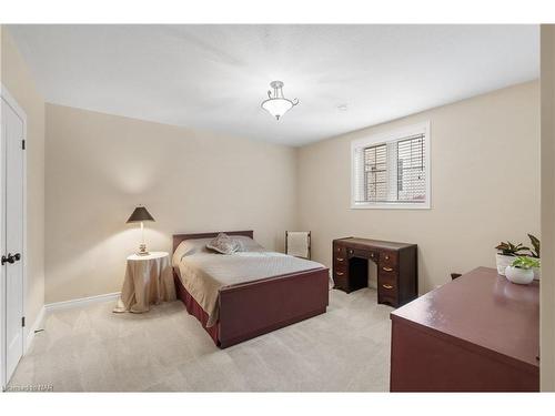 35 Diana Drive, Niagara-On-The-Lake, ON - Indoor Photo Showing Bedroom