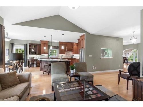 35 Diana Drive, Niagara-On-The-Lake, ON - Indoor Photo Showing Living Room