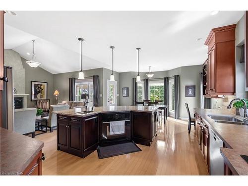 35 Diana Drive, Niagara-On-The-Lake, ON - Indoor Photo Showing Kitchen With Double Sink With Upgraded Kitchen