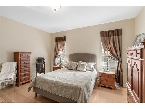 35 Diana Drive, Niagara-On-The-Lake, ON - Indoor Photo Showing Bedroom