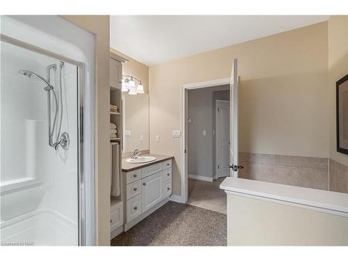 35 Diana Drive, Niagara-On-The-Lake, ON - Indoor Photo Showing Bathroom