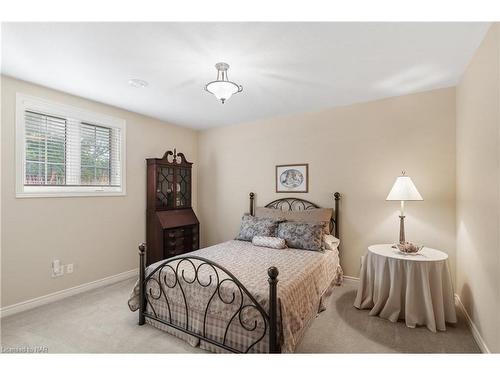 35 Diana Drive, Niagara-On-The-Lake, ON - Indoor Photo Showing Bedroom